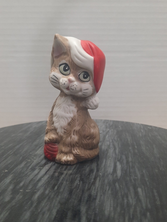 JASCO Other - Cute Ceramic Cat Bell In Red Santa Hat
